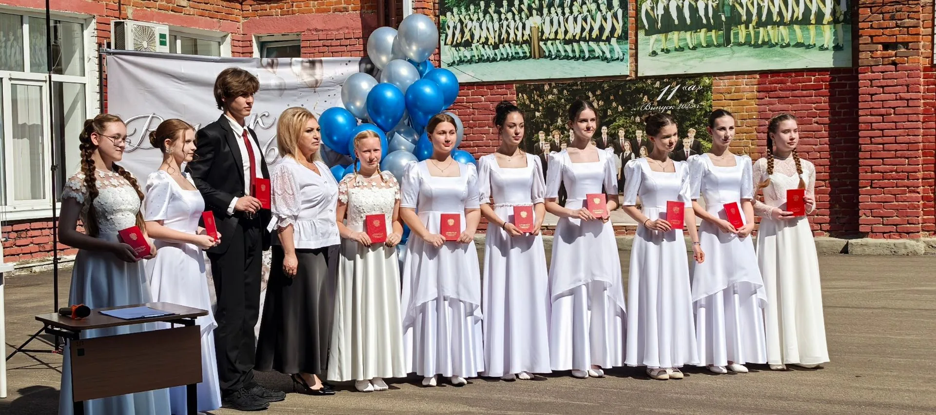 Сегодня для наших девятиклассников настал торжественный день! 🎉 Они получили аттестат ...