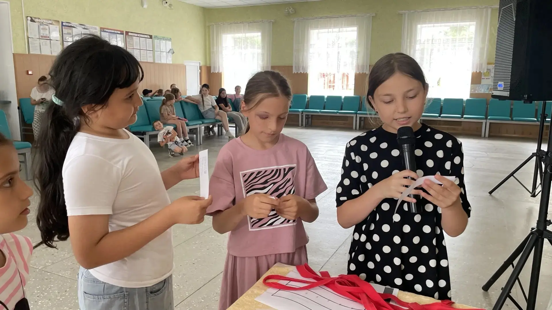 Сегодня в лагере гремело детство в духе патриотизма. Ведущий библиотекарь МКУ ЦКиД с.Серафимовского 