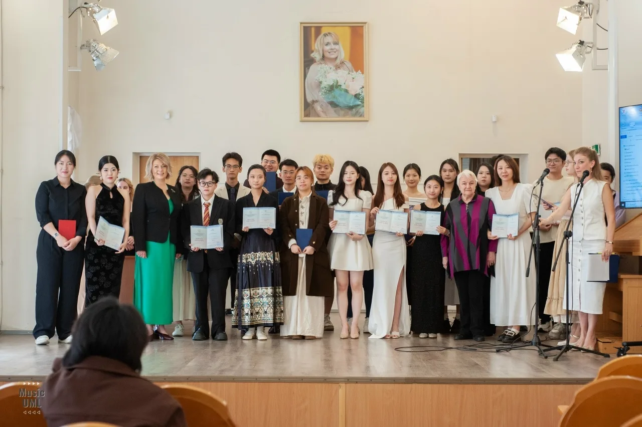 🎉 В ИМТиХ состоялось торжественное вручение дипломов выпускникам

В институте музыки, театра и хоре