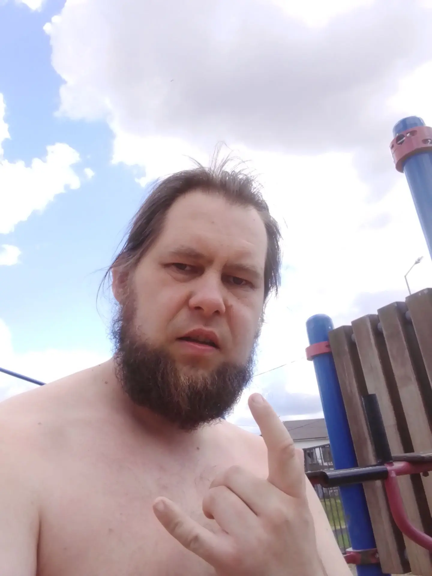 Что за шухер, что за вой — это Яндекс тестирует платную выдачу. Хотя на самом деле все немного не та