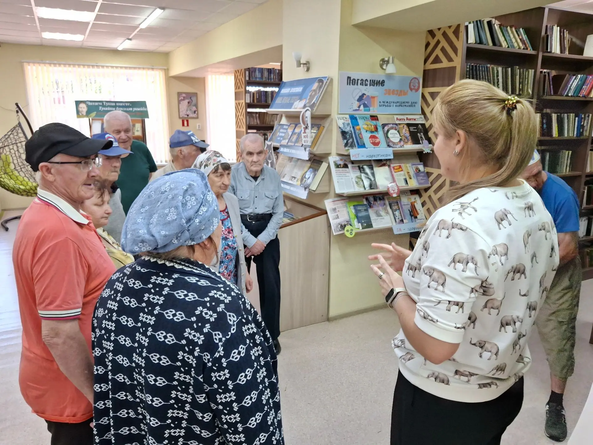 ОБЗОР КНИЖНОЙ ВЫСТАВКИ «МНОГОЛИКИЙ ДОСТОЕВСКИЙ».