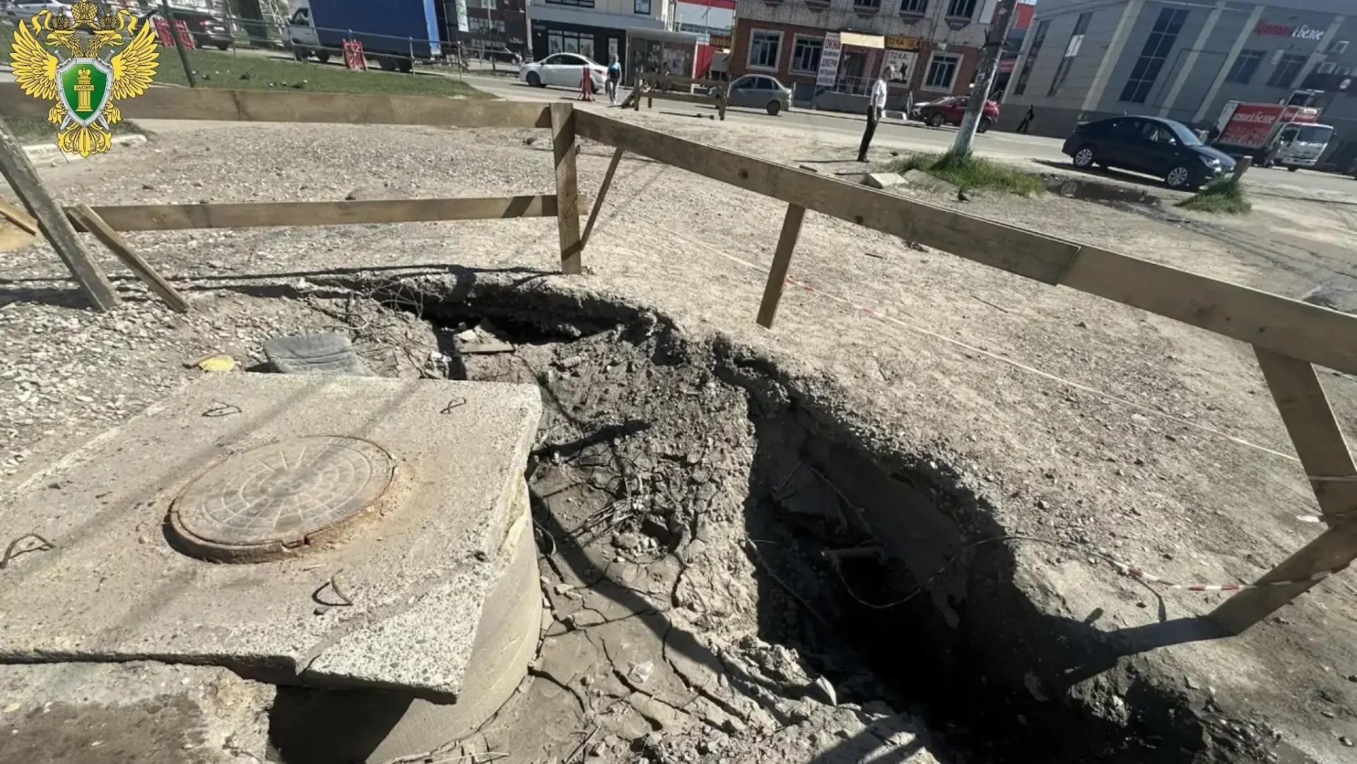 💥 В Волжске обрушилась часть дороги    В Волжске произошёл обвал дорожного полотна на улице Кузьмина