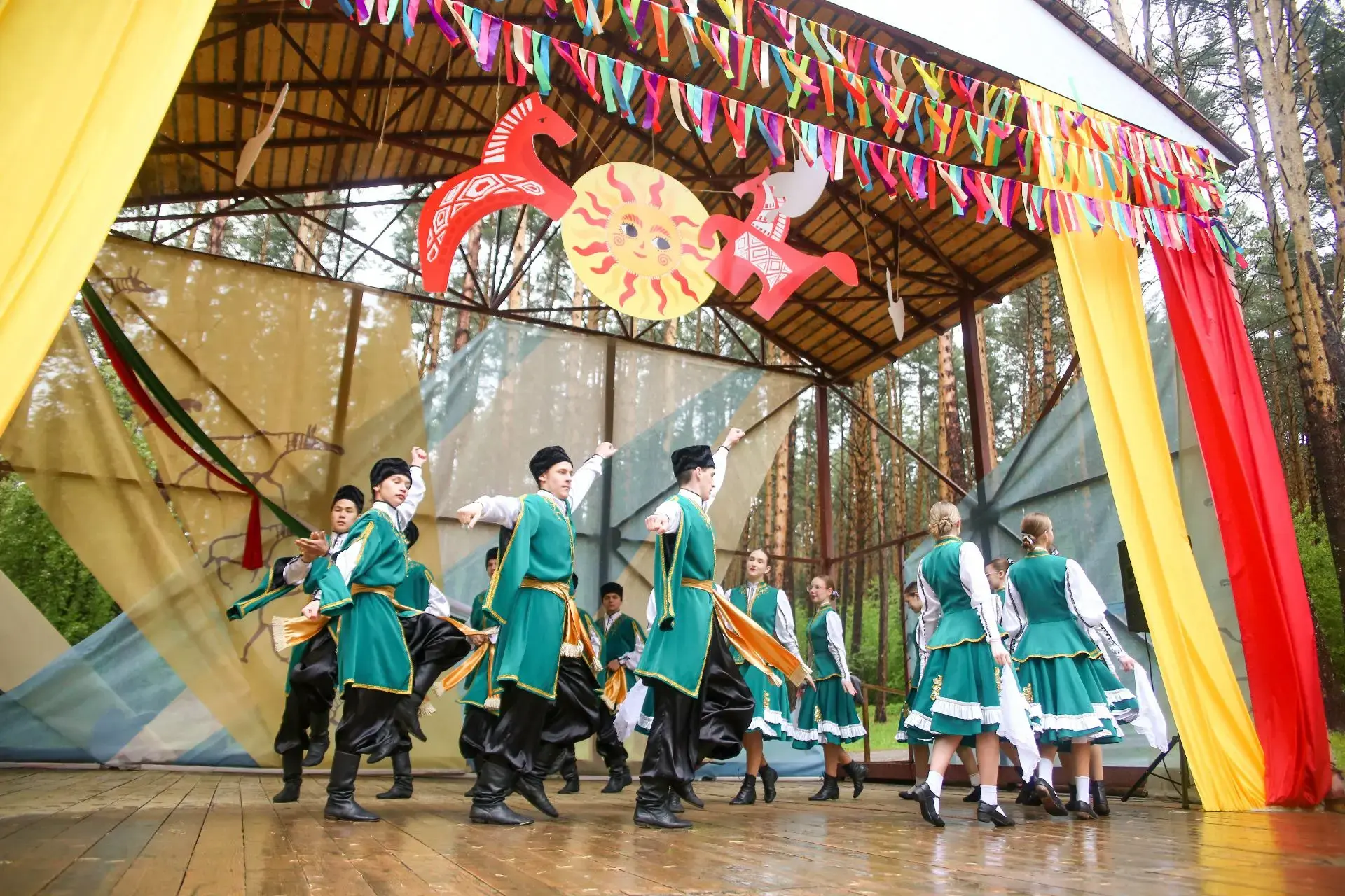 Звоны над Томью   В музее‑заповеднике «Томская Писаница» прошёл фестиваль звонарского искусства.  Ме