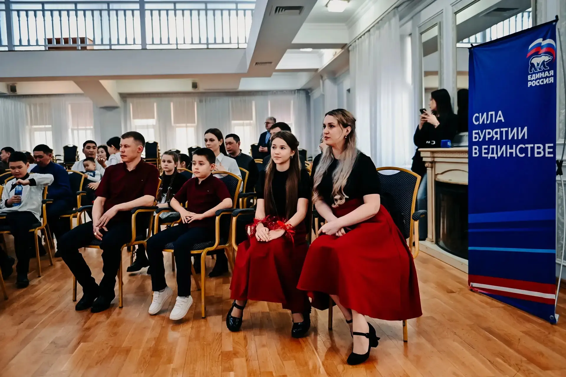 Сегодня вручили жилищные сертификаты молодым семьям Бурятии.  Такая поддержка в рамках госпрограммы 