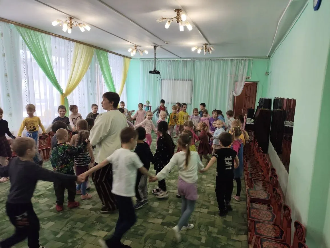 "Веселимся и играем- зиму провожаем!"  20 февраля мы отмечали Масленицу. Игры, песни, катание на кар