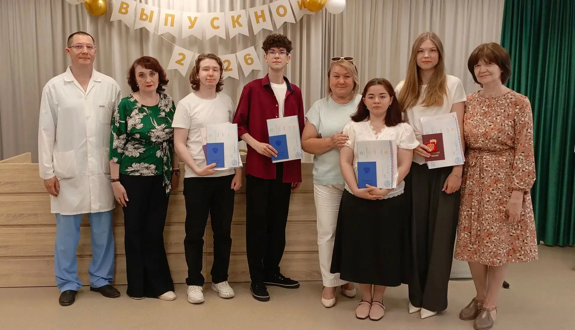🎉 Поздравляем выпускников 11‑го класса с получением аттестатов о среднем общем образовании! 🎉

Это