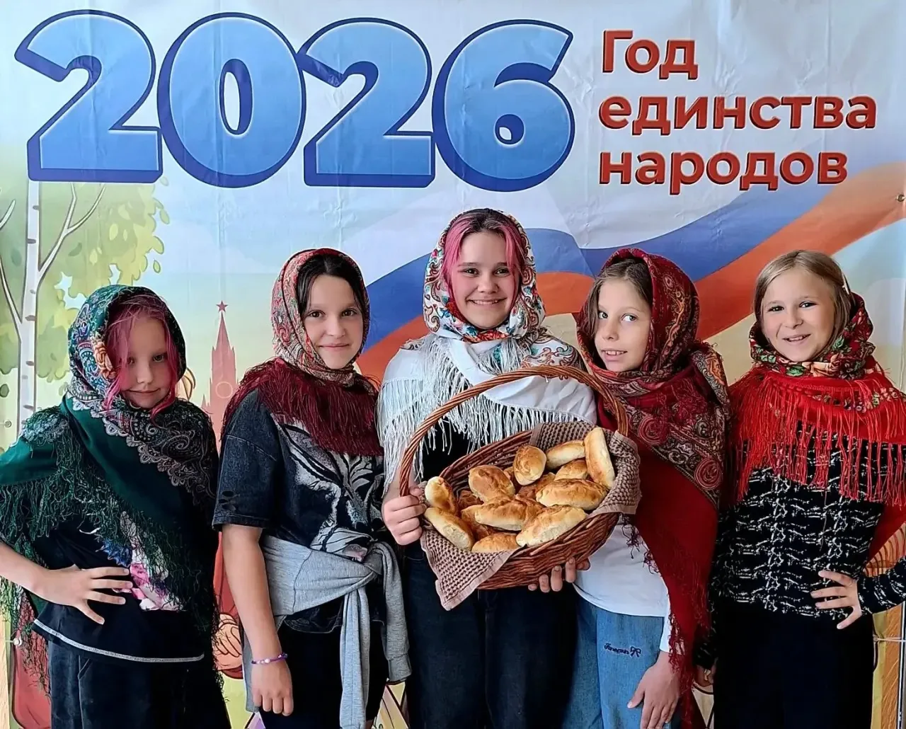 🎉 В преддверии самого важного праздника — Дня России 🇷🇺 — наши ребята из пришкольного лагеря устр