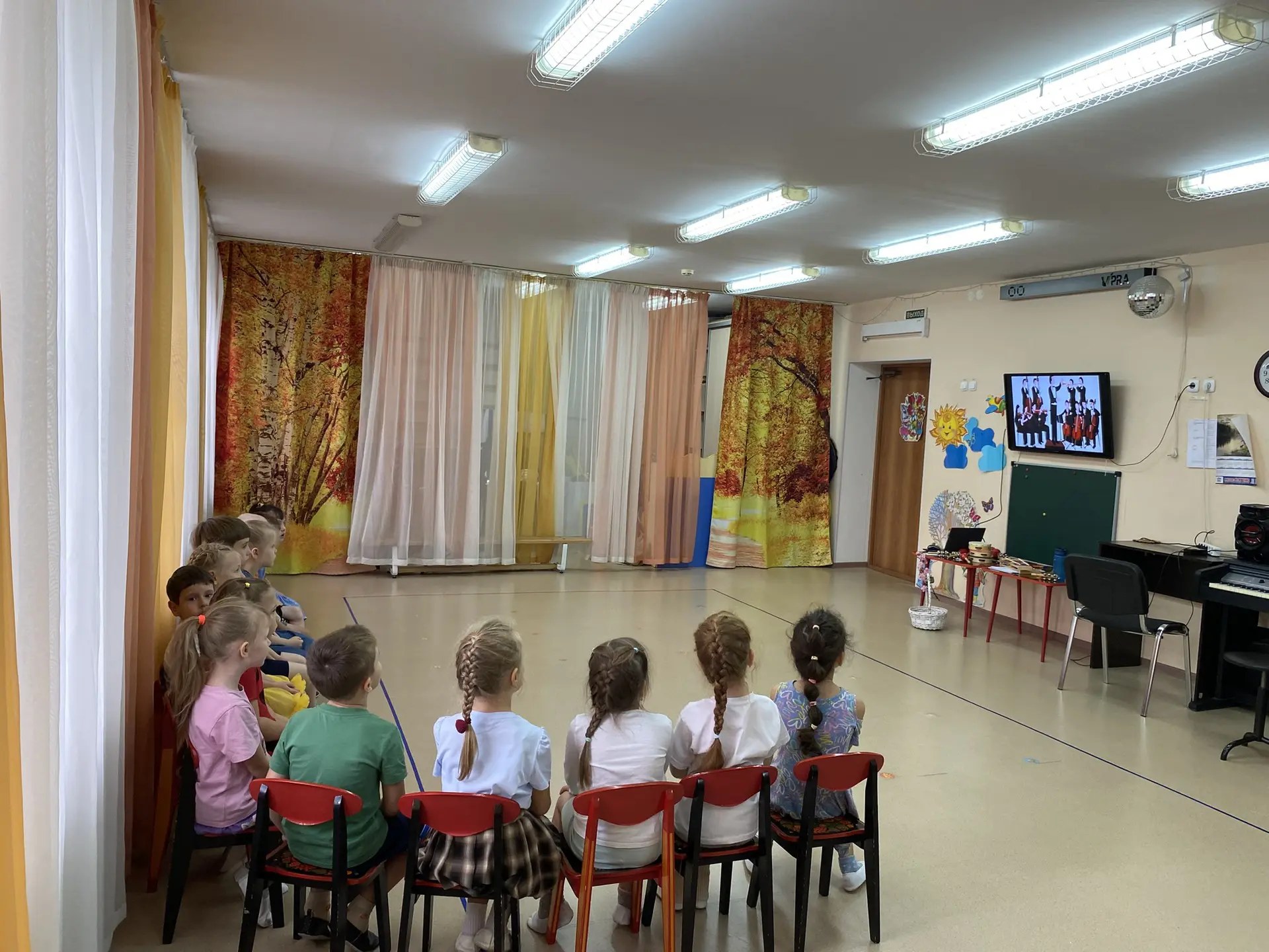 🎼 Сегодня в старшей группе «Барбарики» прошло увлекательное погружение в мир большой м...