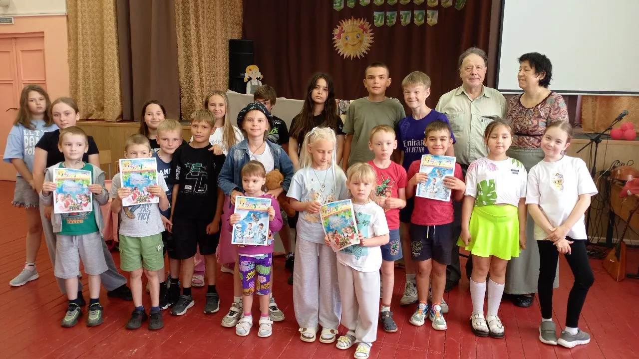 ПЯТЫЙ ДЕНЬ В «СОЛНЫШКЕ»: И СКАЗКИ, И СПОРТ!

Ура, пройдена ещё одна яркая страничка нашей лагерной ж