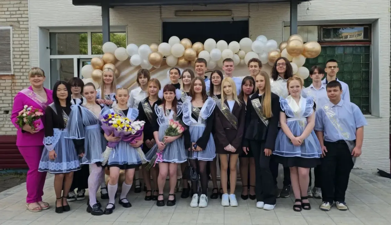 Дорогие выпускники 9-х классов! 🎓✨  Сегодня вы завершаете важный этап в своей жизни — основное общее