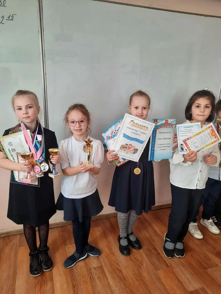 Маленькие герои — большие победы! 🏆  В 1А классе прошёл замечательный праздник «Наши победы». Ребята