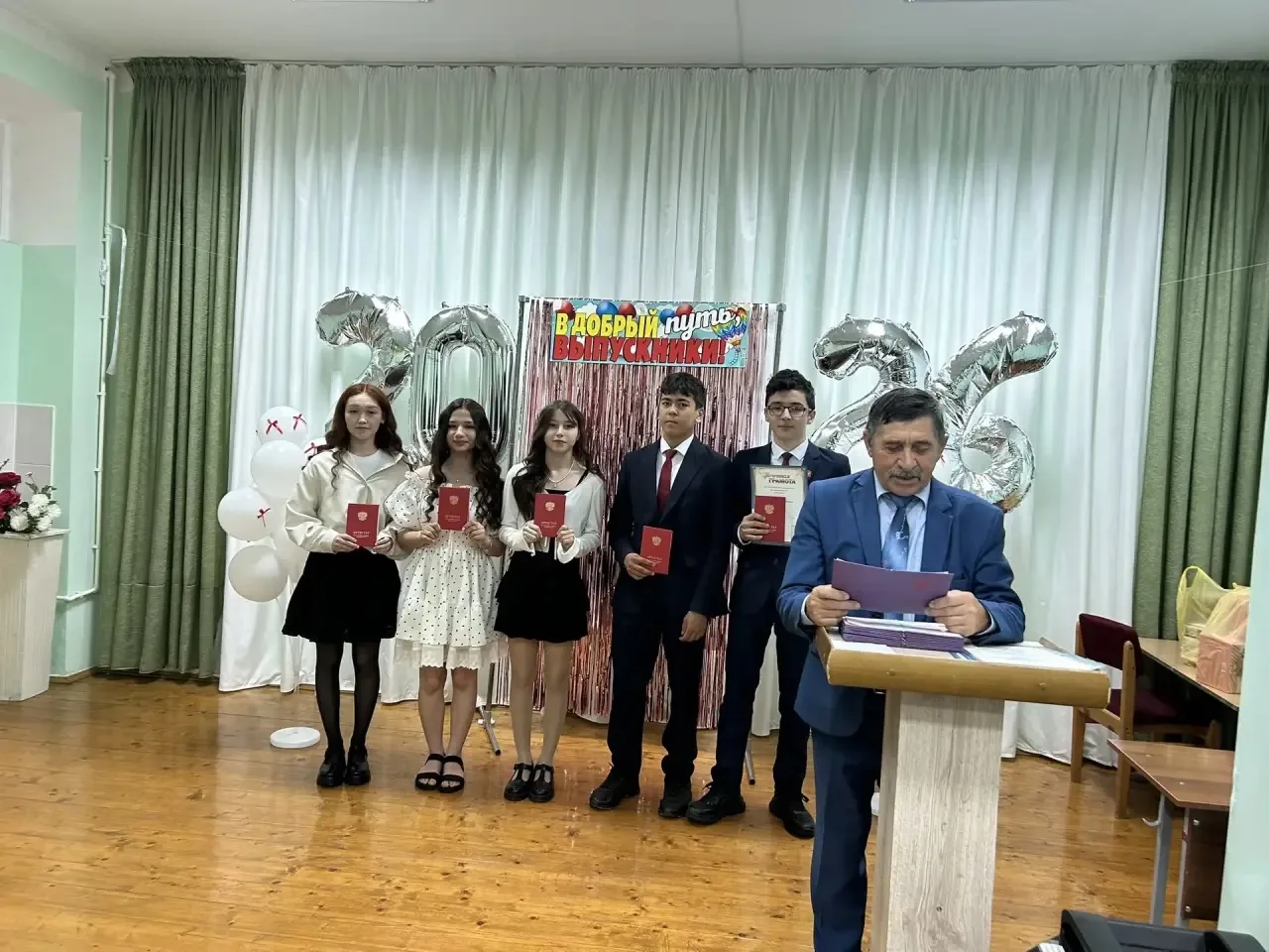 🌺Поздравляем выпускников 9 и 11 классов МОБУ СОШ с. Ишемгул с получением аттестатов!