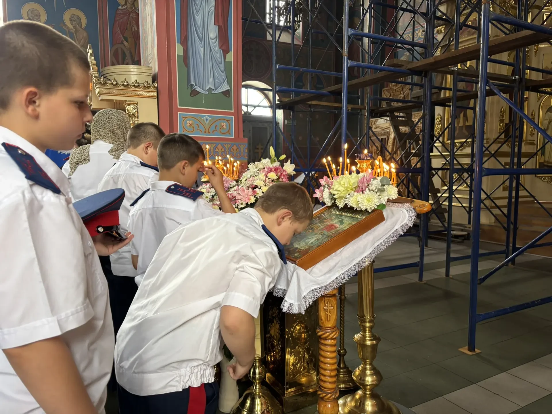 🙏❤️ Под покровом Богородицы: Каменск-Шахтинский встретил великую православную святыню  ☦️ На три дня