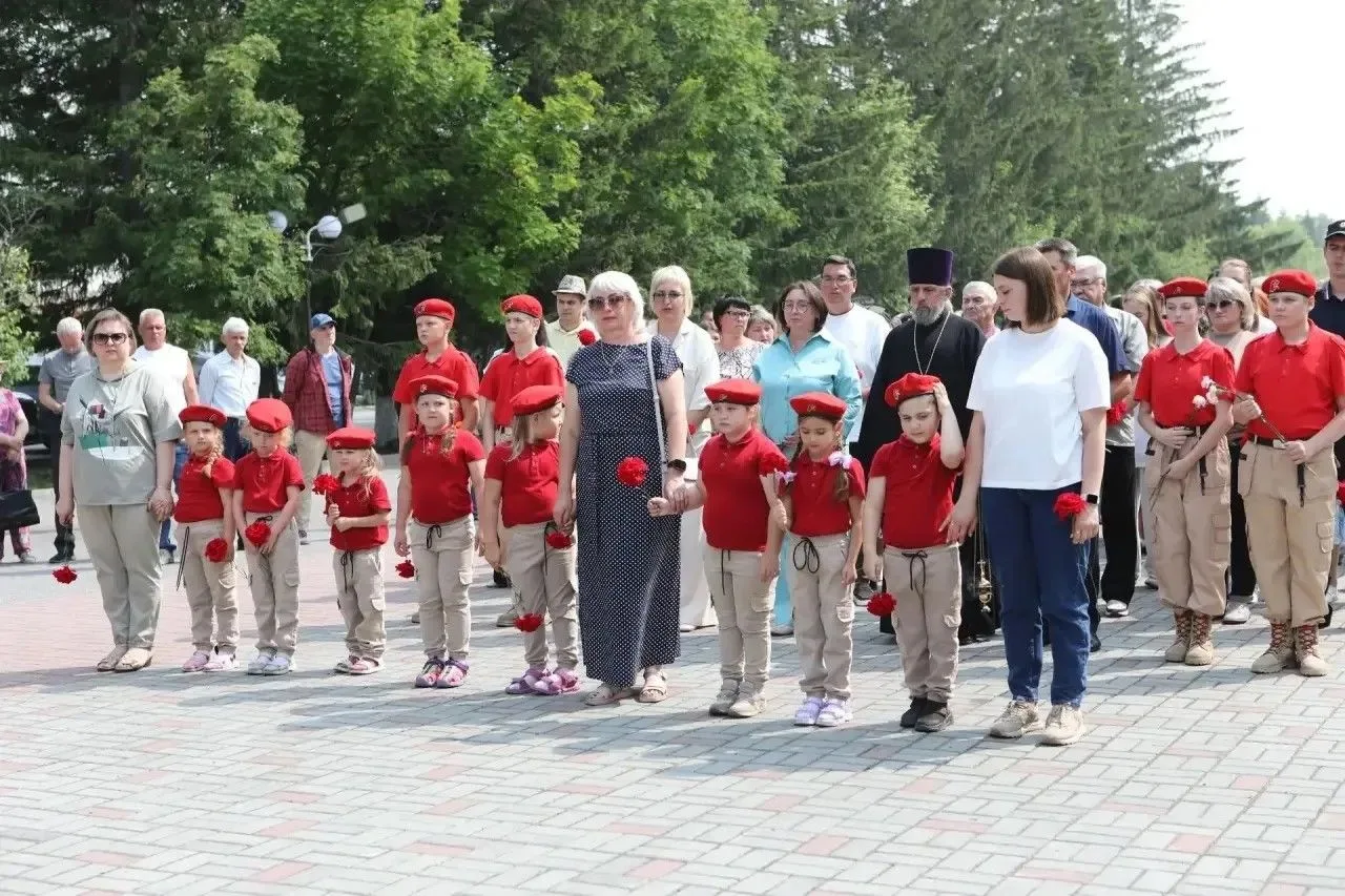 Юные патриоты почтили память павших
22 июня — одна из самых скорбных дат в истории нашей страны. В Д