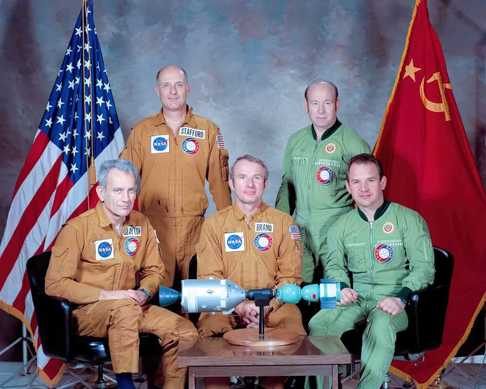 Тот самый день настал... 17 июля 1975 года состоялась первая в истории космонавтики стыковка пилотир
