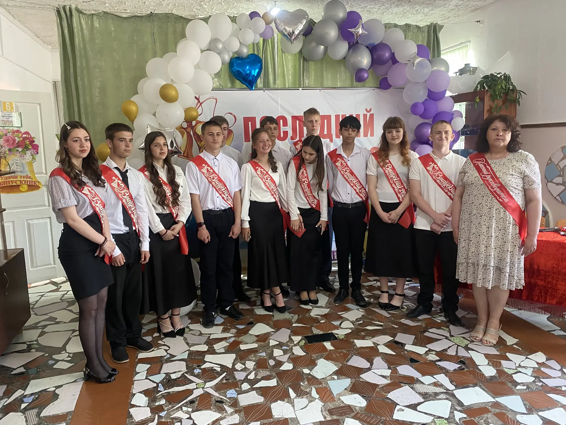 ✅В МОУ «Овощновская школа» прозвенел Последний звонок для учащихся 9 класса. 🩷
Пожелаем ребятам усп
