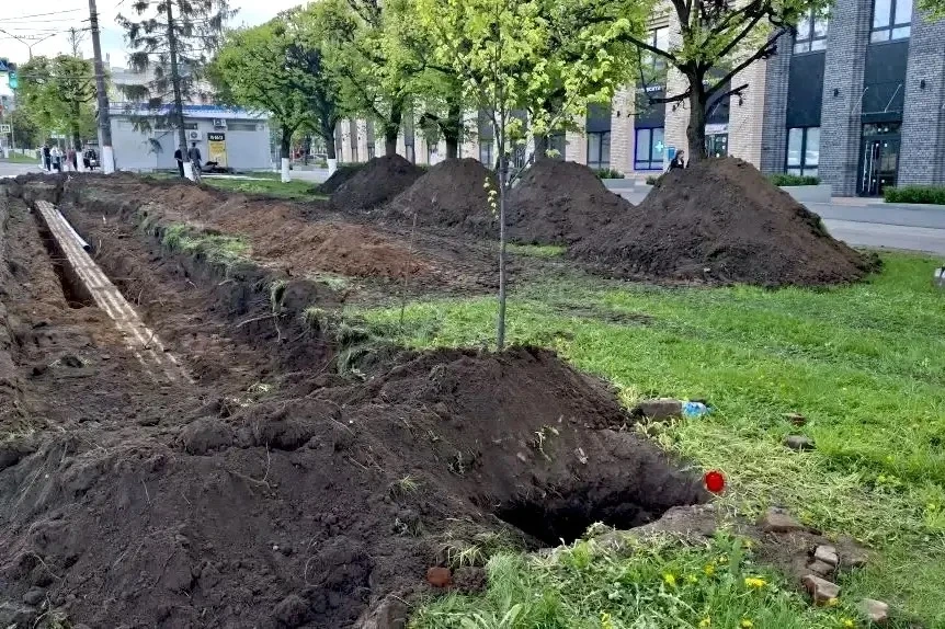 В Чебоксарах на улице К. Маркса модернизируют остановку «Дом торговли»  В городе продолжаются работы