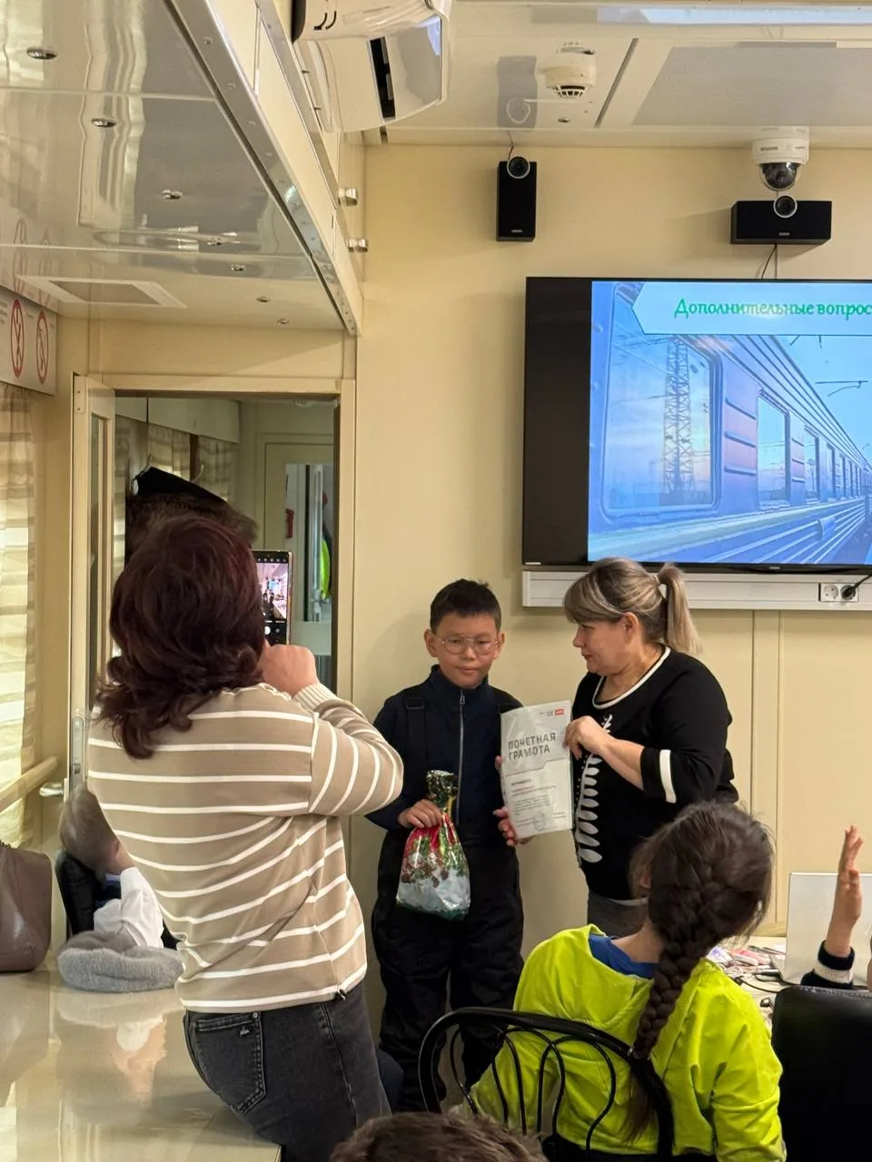 Учебный класс на колесах🚆    💯Ученики 3-4-х классов посетили специализированный вагон ОАО "РЖД", пре