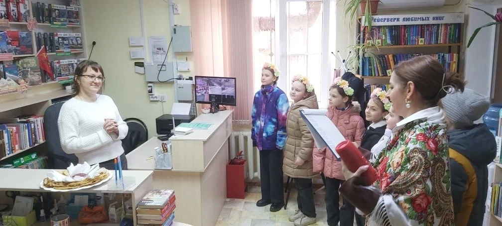 🌞 Масленица в каждый двор!  Аромат блинов, задорные песни и хороводы - так ученики МБОУ СОШ № 18 про