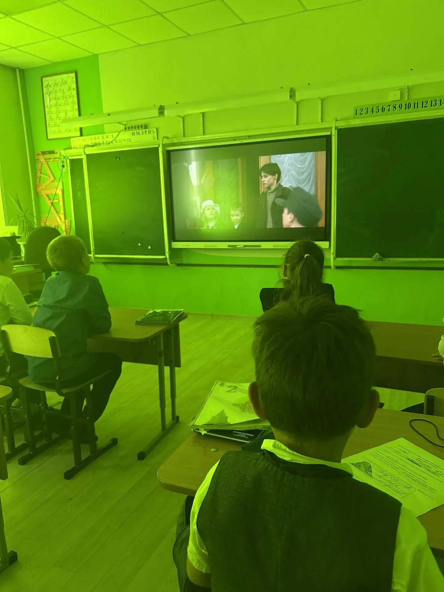 📅 В преддверии 9 мая в школе прошли памятные мероприятия, посвящённые Дню Победы!  В этом году мы по