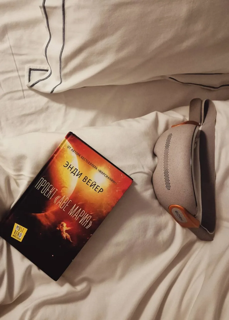 📚 Что на книжной полке у НуËлки?