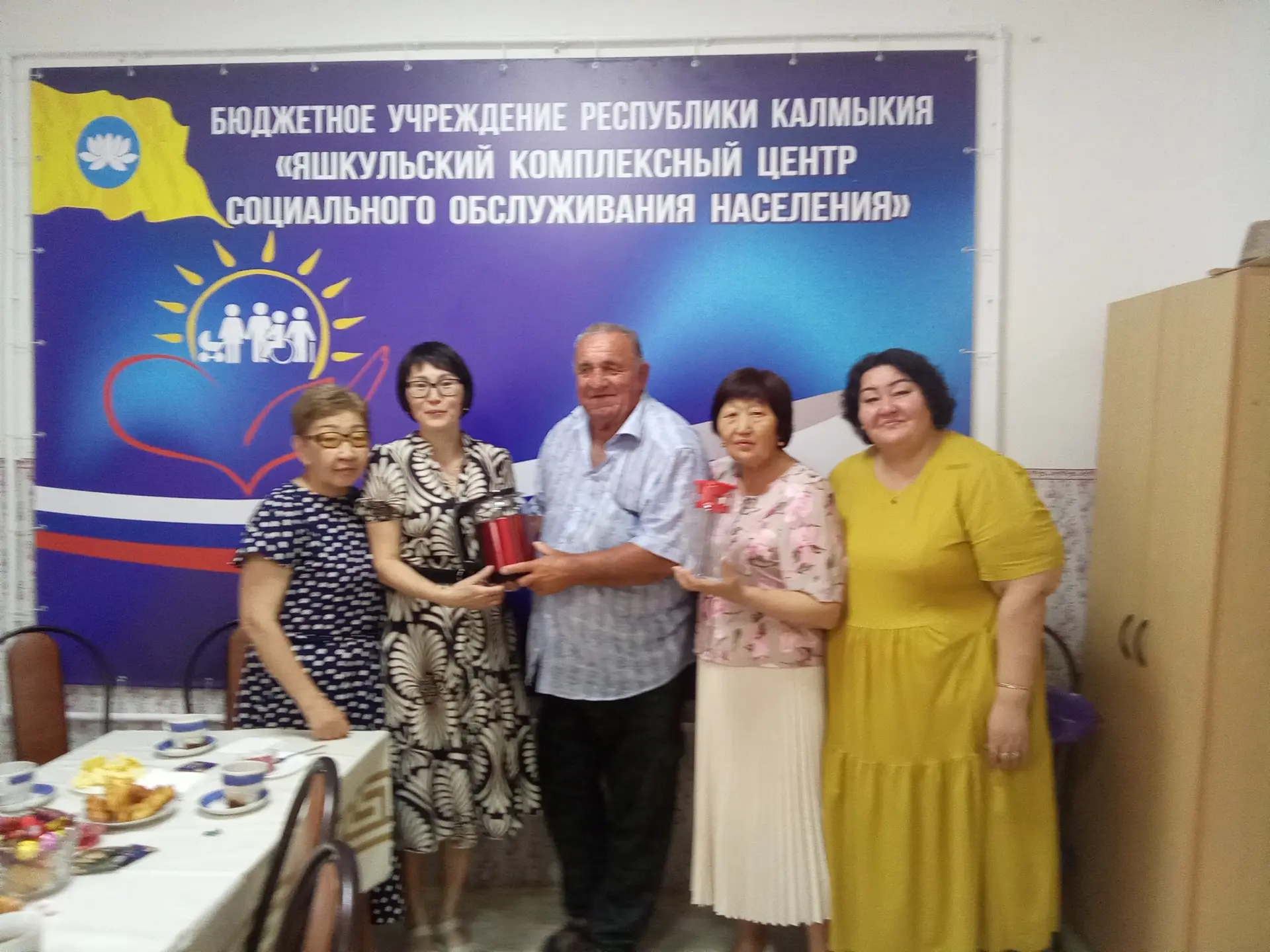 🙏  Спасибо серебряным волонтёрам за внимание к коллективу нашего Центра, за искренние и душевные по