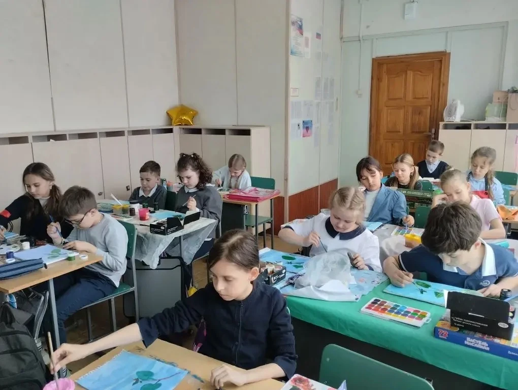 Сегодня на уроке изобразительного искусства 3 Арт класс (кл. рук - тель Кузьменкова Е.В.) завершил с