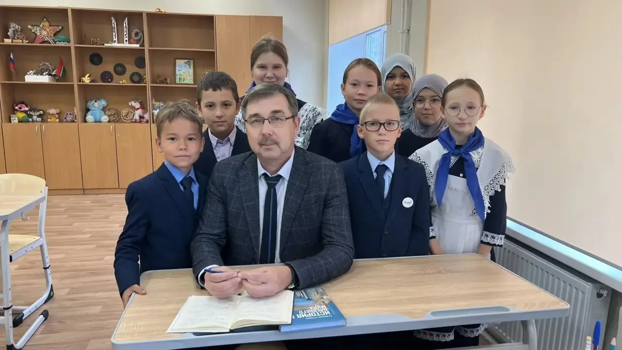 ❗️📖«Гомердә дә укытучы булмыйм!» — дип уйлаган егет ничек итеп 30 ел гомерен мәктәпкә ...