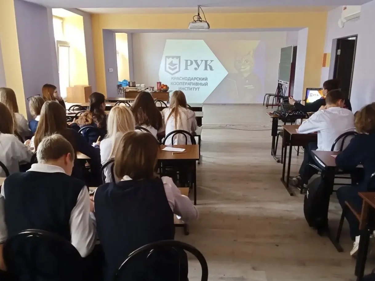 14 февраля учащиеся 9 «В» класса приняли участие в Дне открытых дверей в Краснодарском кооперативном