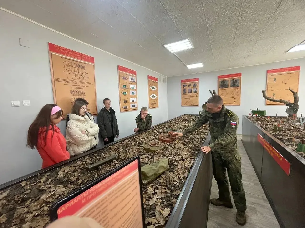 💥Выходные с пользой💥

21 марта наши учащиеся 10-х и 11-х классов совершили увлекательную экскурсию