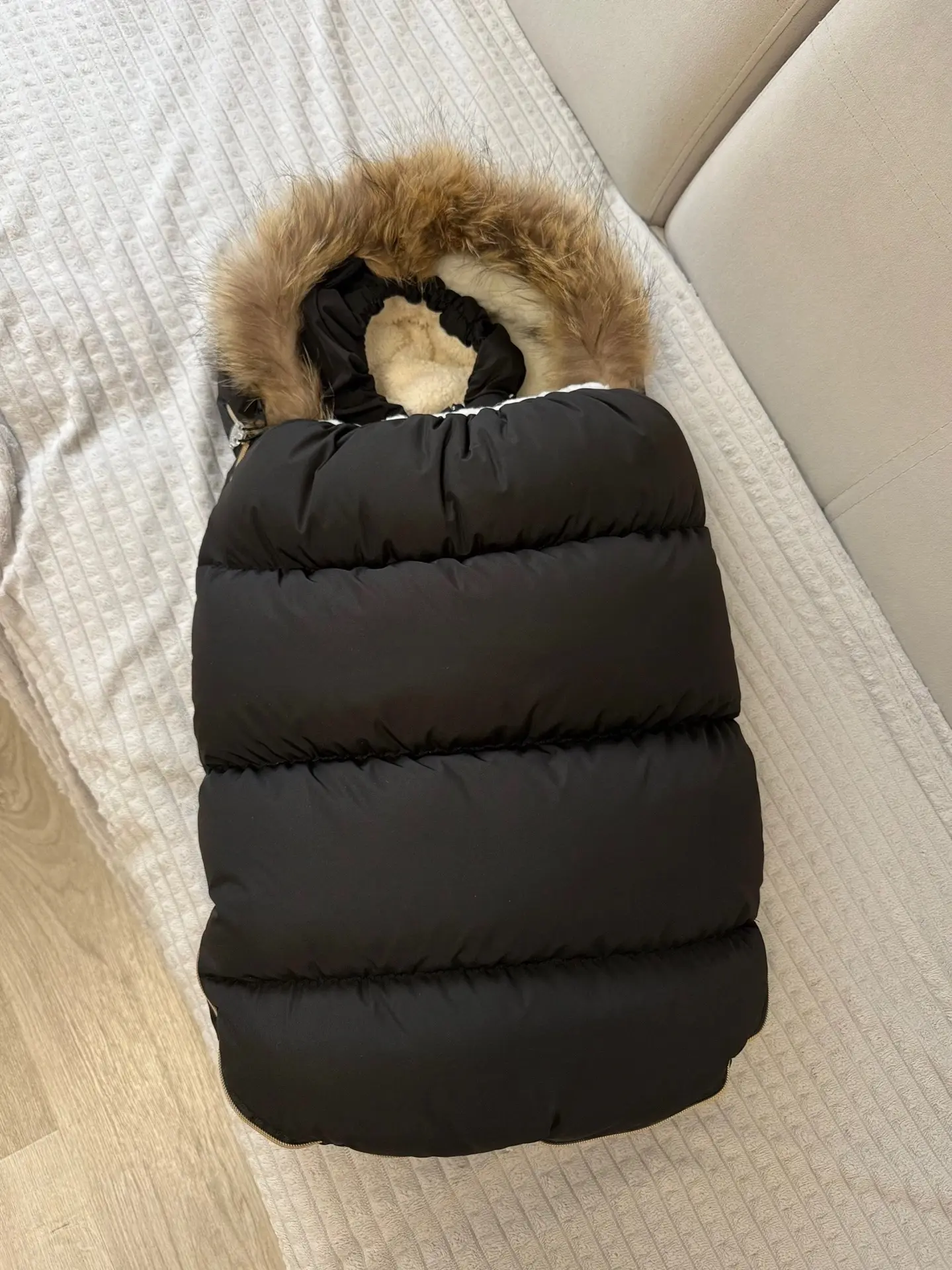 Продам зимний конверт+комбез на выписку. В идеальном состояние. Хватит на зиму и весну.