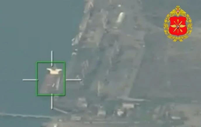 Российская армия уничтожила два сухогруза с военным имуществом ВСУ в акватории Чёрного ...