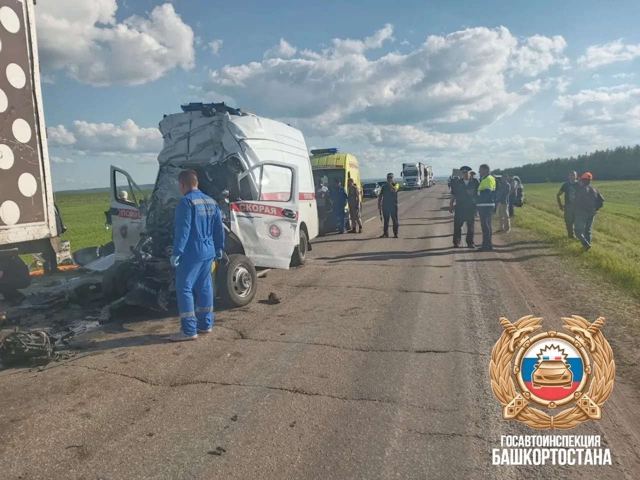 😰Вез свою дочь: в Дуванском районе карета «скорой» влетела в легковушку и большегруз - трое погибли