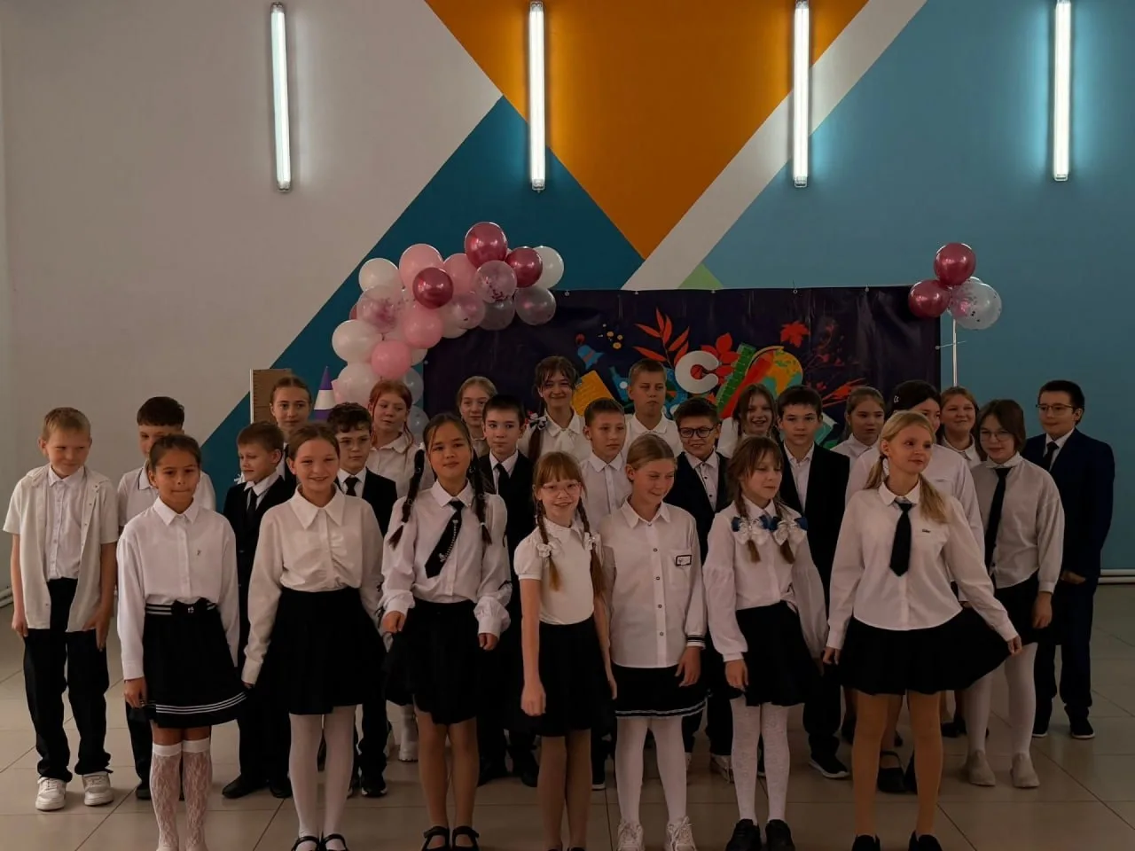 🎓 В школе №5 Бугульмы устроили концерт ко Дню учителя