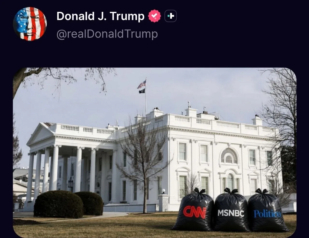 Трамп после того, как запретил доступ в Белый дом для журналистов CNN, Politico и MSNBC