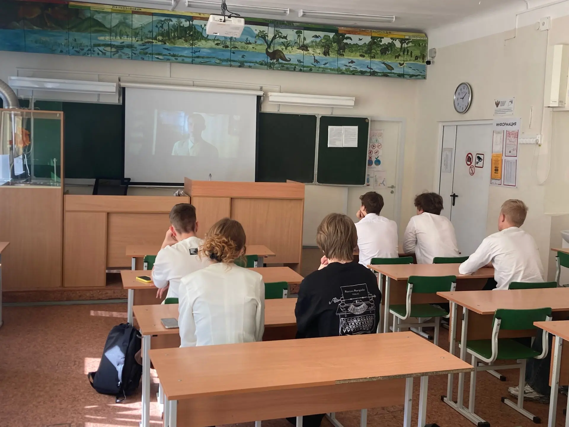 К 81-й годовщине со Дня Великой Победы Фонд «Мост поколений» проводит Всероссийский пок...
