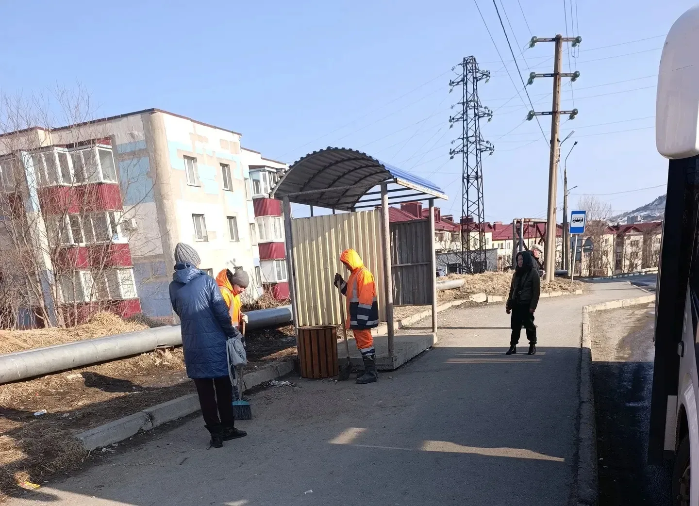 В Холмском муниципальном округе стартовал месячник по санитарной очистке. Кампания началась сегодня 