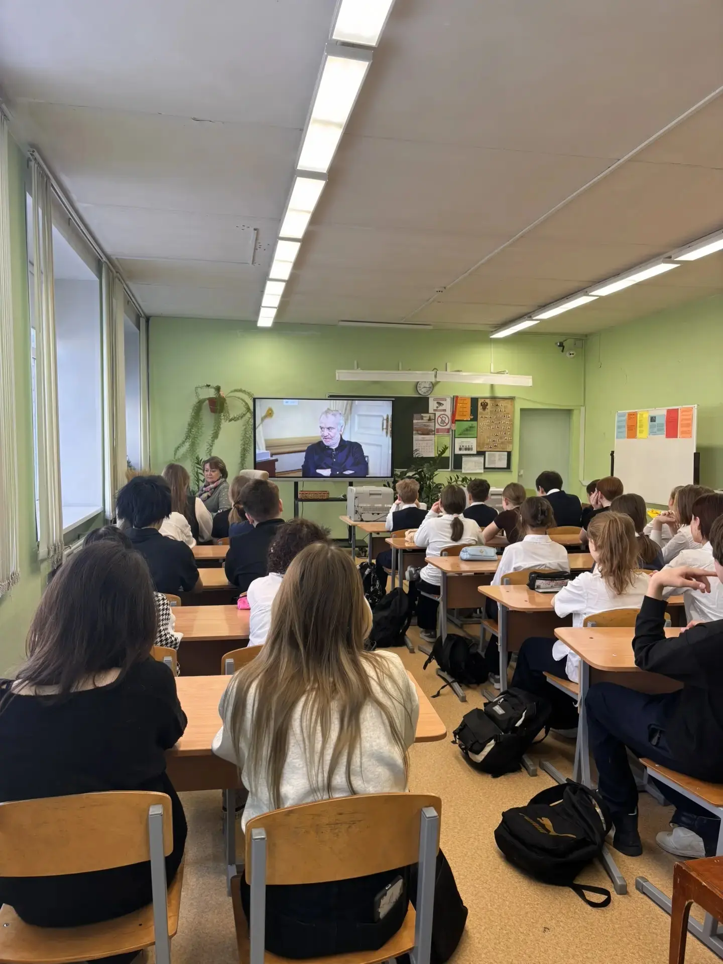 ПОНЕДЕЛЬНИК🇷🇺 РАЗГОВОРЫ О ВАЖНОМ🇷🇺  23 марта во всех школах страны прошёл классный час из цикла «Раз