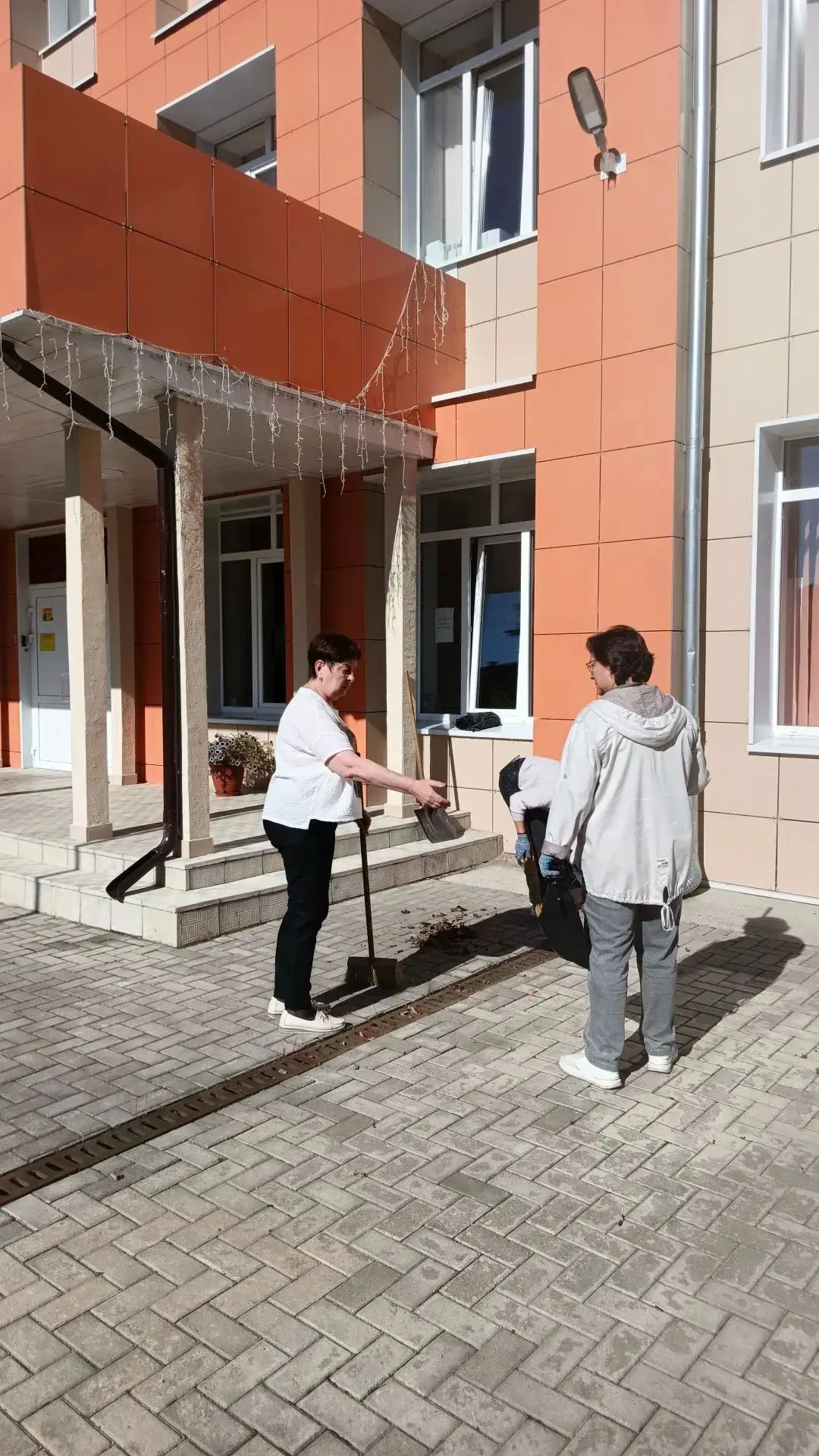 В преддверии нового учебного года, 28 августа, в МБОУ СШ №4 прошёл субботник.🧹