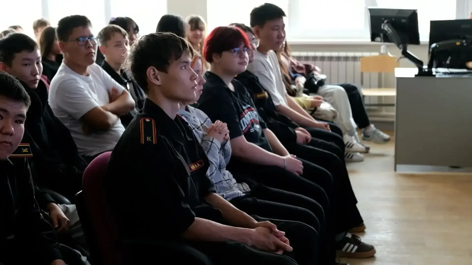 Саха сиригэр СВО бэтэрээннэрэ устудьуоннары кытта аһаҕас кэпсэтиигэ кытыннылар