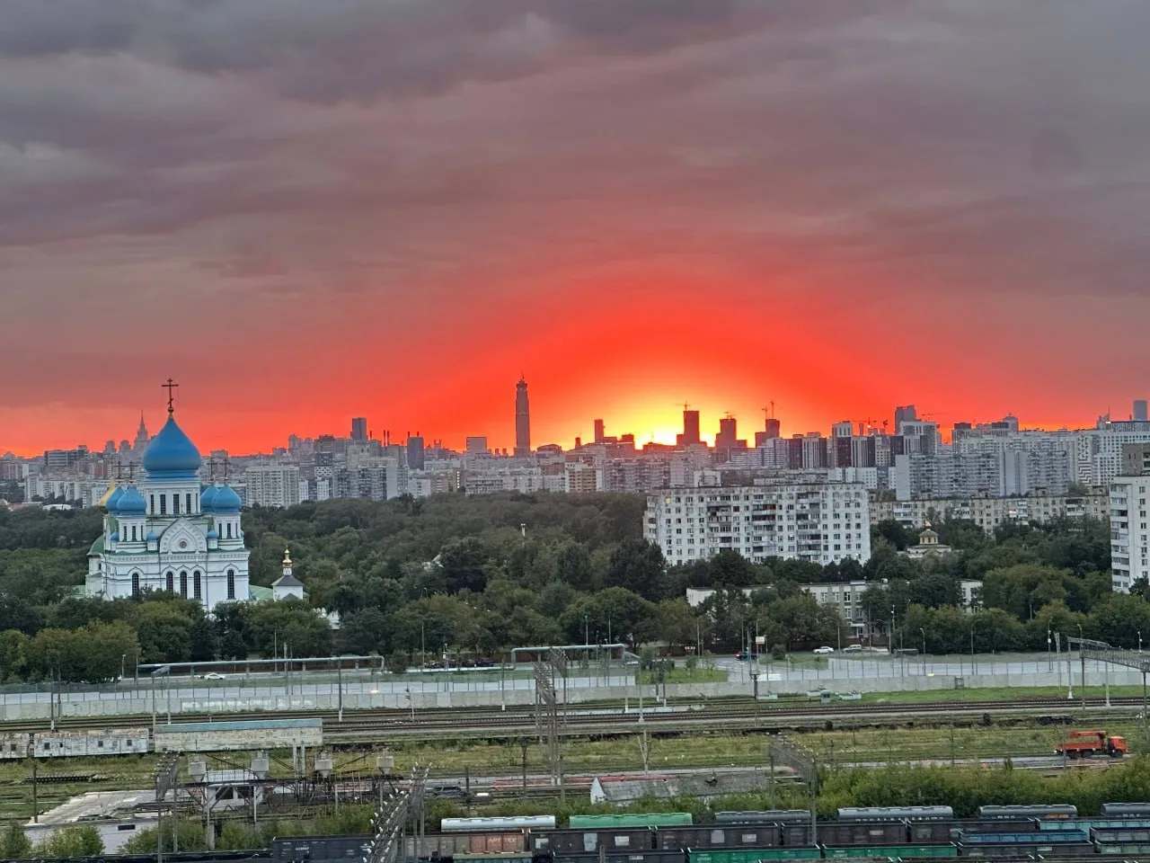 Люблино провожает день красивым закатом 🌅