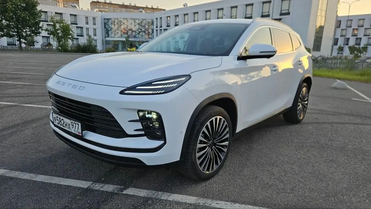 Поездил на первом автомобиле от бренда Esteo – это кроссовер MX.