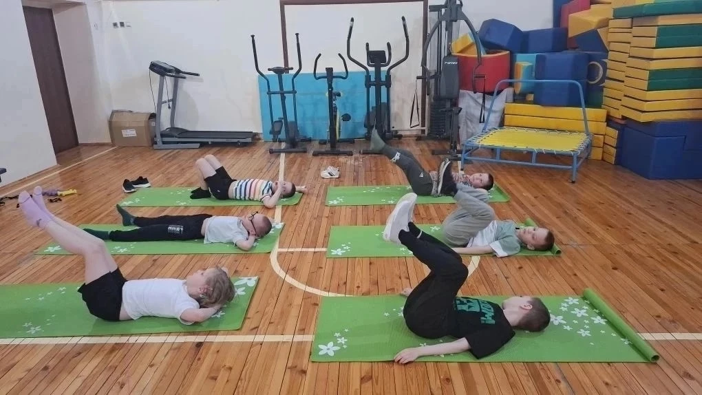 Прекрасные новости! 🧘‍♂ 
21 июня — Международный день йоги, и это замечательно, что в вашей школе т