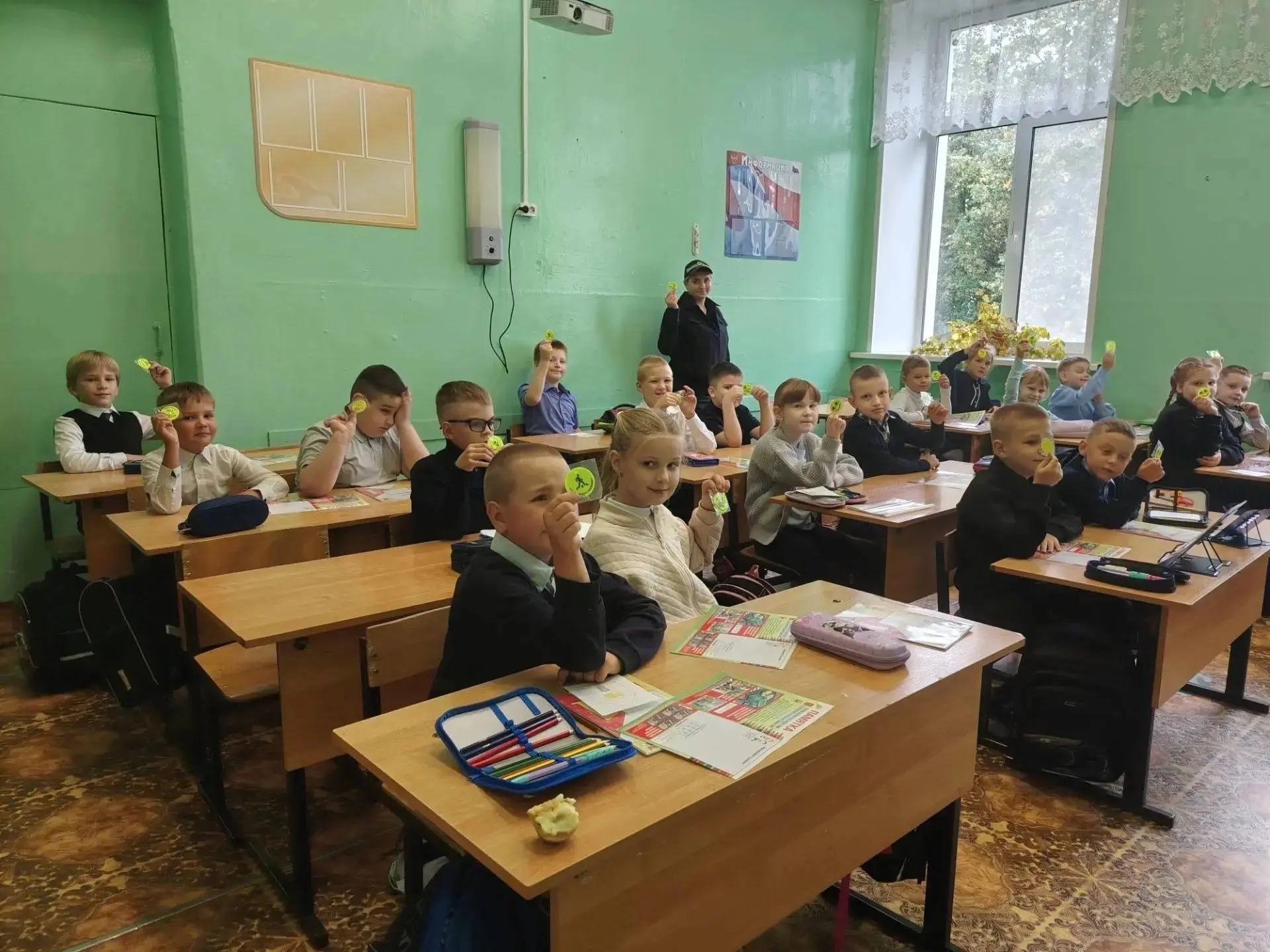 В Кашине первоклассникам напомнили правила дорожной безопасности.