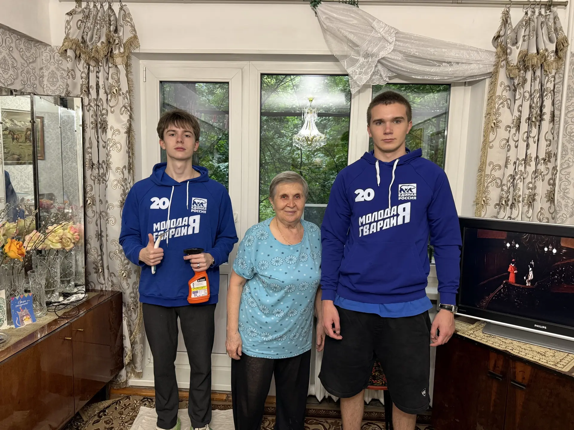 💙 Молодая Гвардия оказала адресную помощь пенсионерке

Активисты Московского РО Молодой Гвардии Еди
