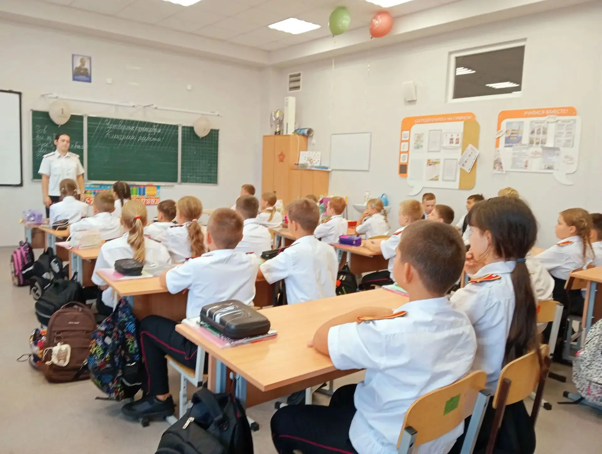 Сегодня в гости к ученикам 4"А" и «Б» классов  пришла Амелия Конограй — заместитель ата...