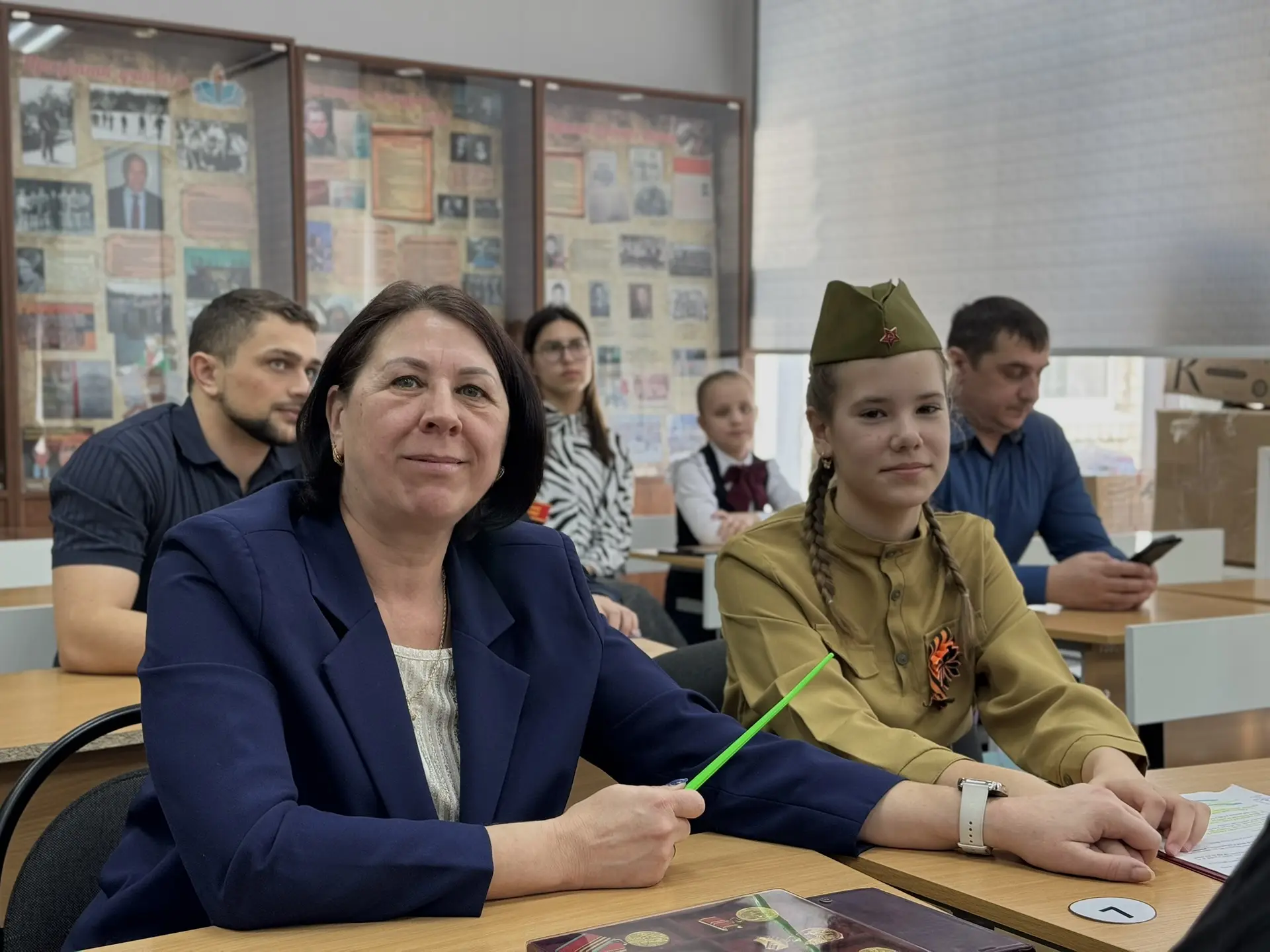 🔬ЮНЫЕ ИССЛЕДОВАТЕЛИ УДИВИЛИ ЖЮРИ!   На этой неделе, 11 марта в стенах нашей школы кипела научная мыс