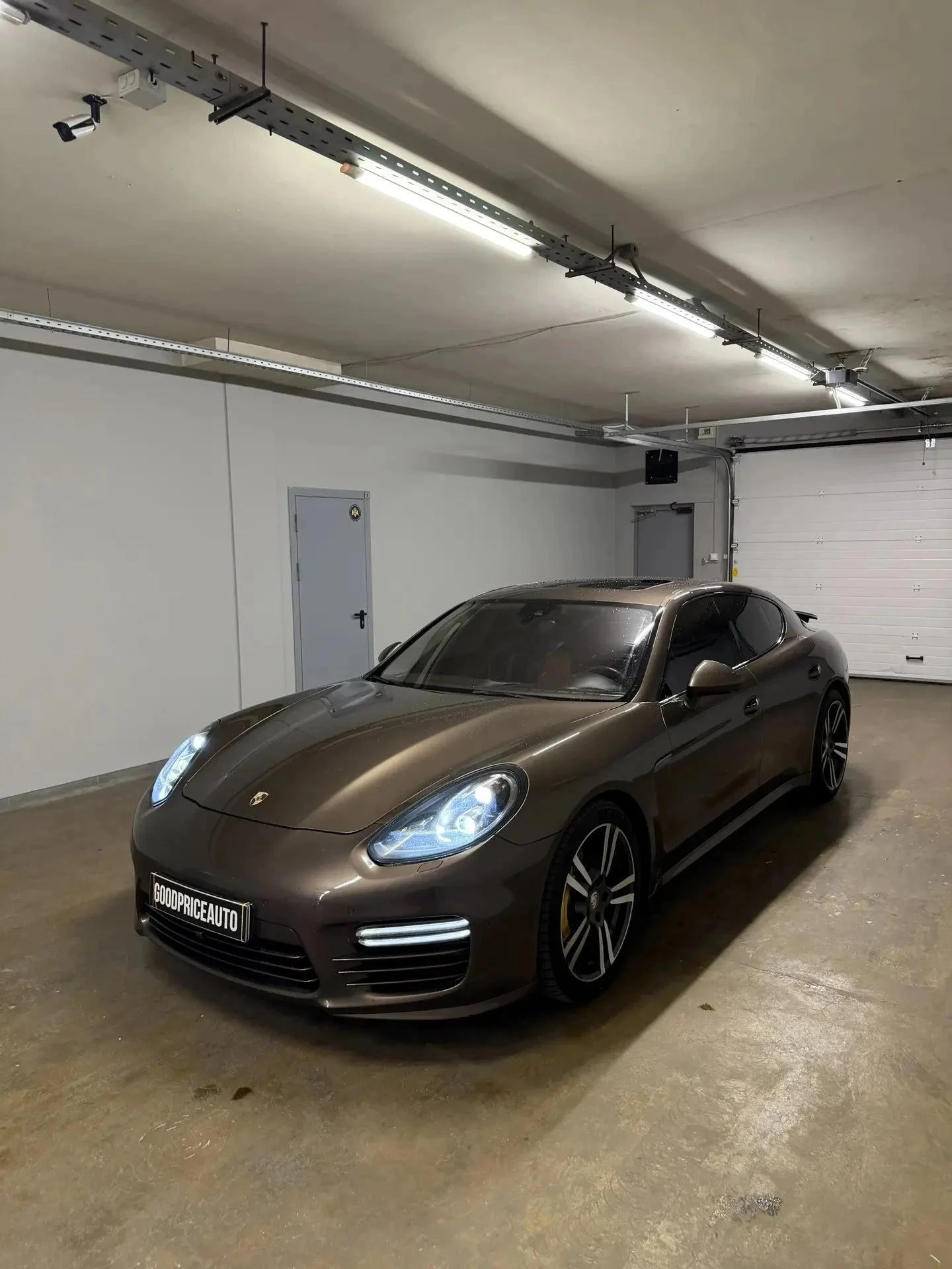 Porsche Panamera GTS, 4.8 AMT 4WD (440 л.с.)