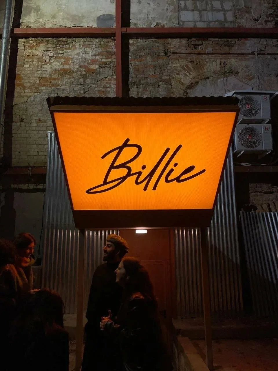 Billie — это один из самых атмосферных бильярдных клубов Москвы, погружающий гостей в п...