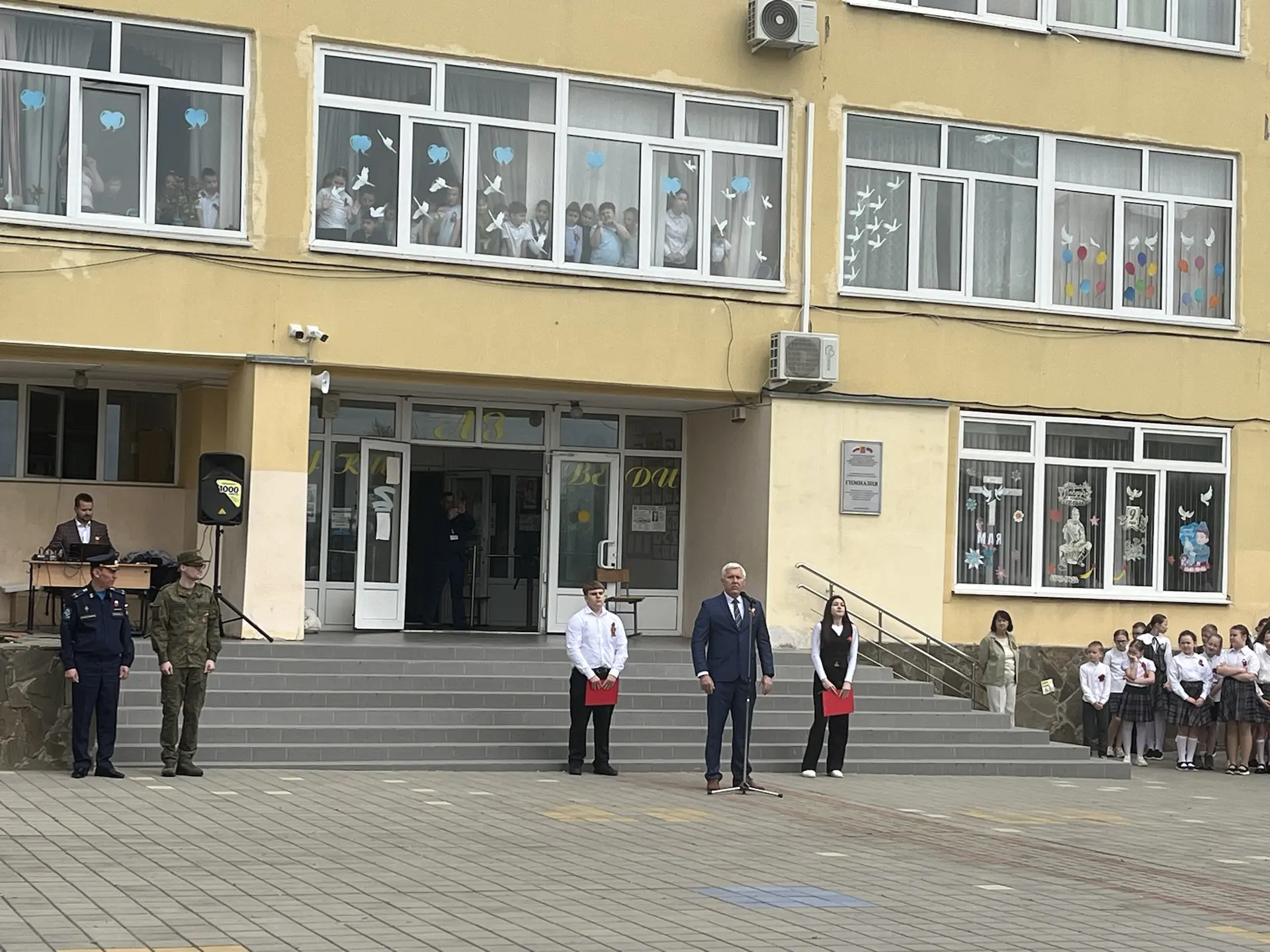 🇷🇺 Сегодня в гимназии прошла торжественная линейка, посвященная Дню Победы в Великой Отечественной в